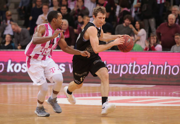 然而在半场 然而在半场