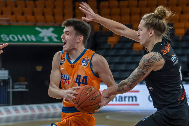 场外引发话 场外引发话